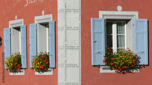 maisons décorées de l'Engadine, Suisse photo