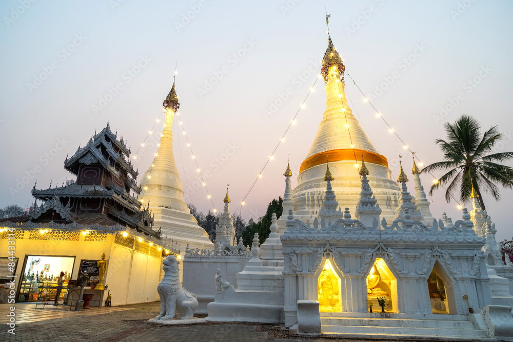 Fototapeta premium White pagoda in Wat Phra That Doi Gongmu landmark of Maehongson