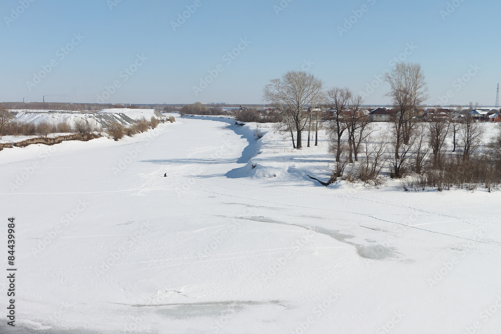The snow-covered bed of the river in the winter
