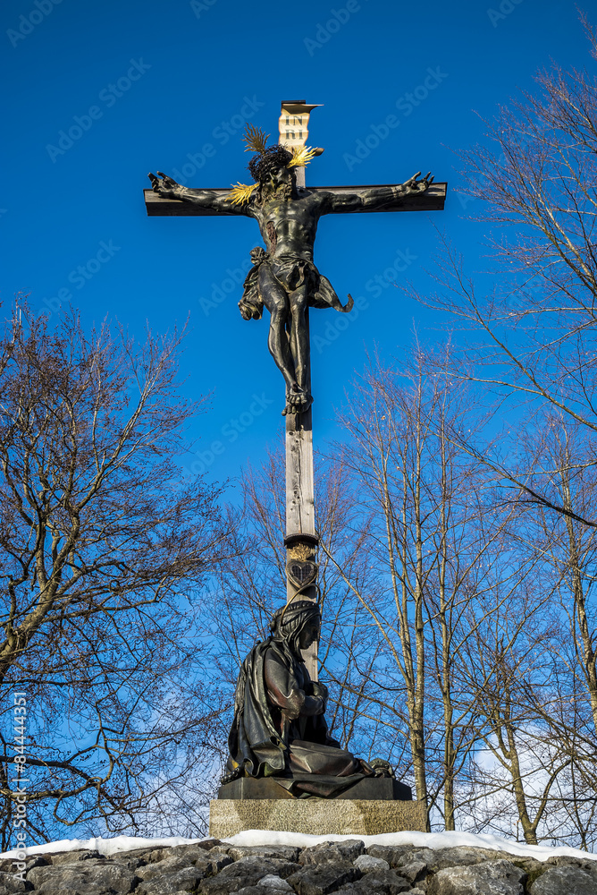 Jesus Christus Skulptur am Kreuz auf Kalvarienberg in Bad Tölz