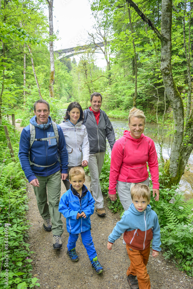 Obraz premium Abenteuer-Ausflug mit der Familie