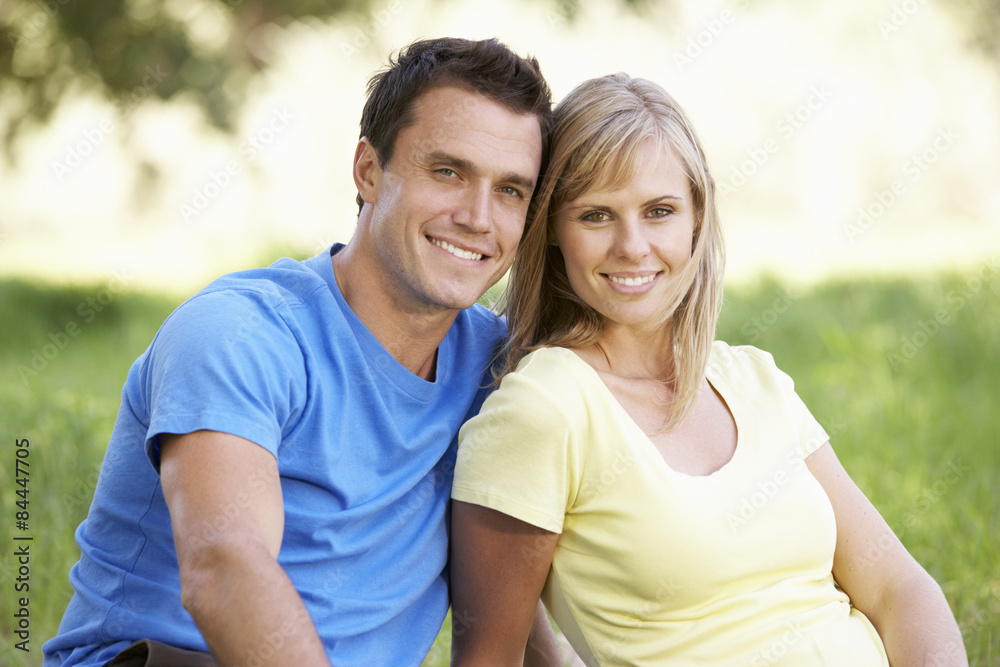 Obraz premium Couple Relaxing In Sunny Summer Field