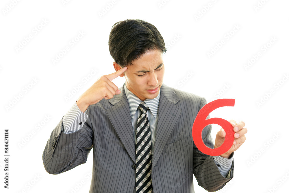 困惑した表情のビジネスマン