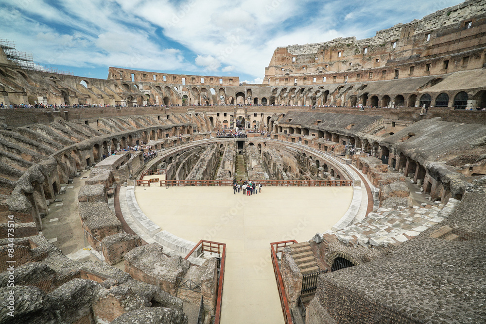 Interior Coliseo Romano desde un fondo