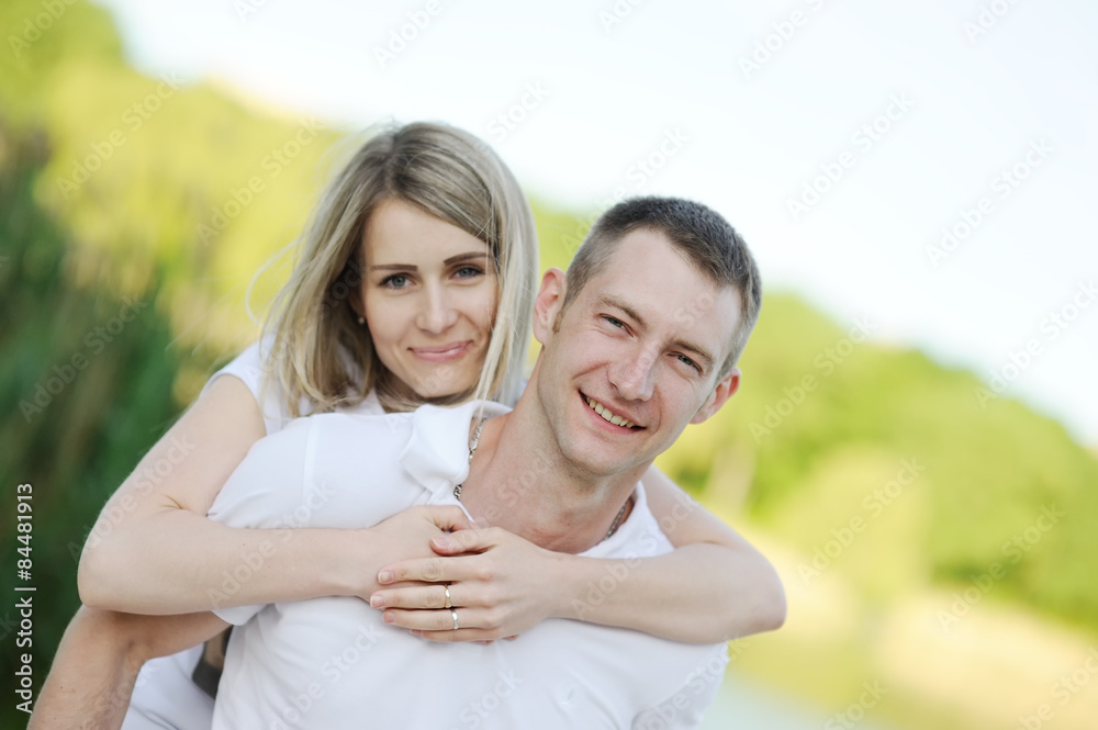 girl hugging guy girl hugging guy
