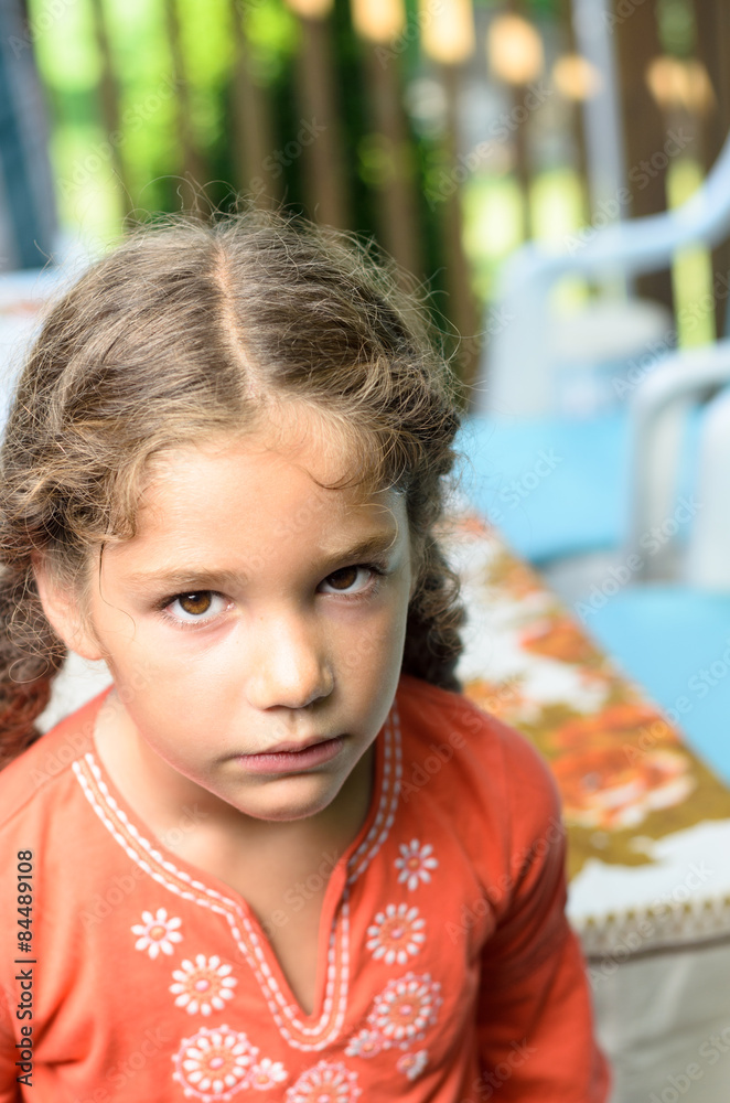 Obraz premium Unhappy little girl