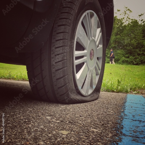 flat tire, flat tyre