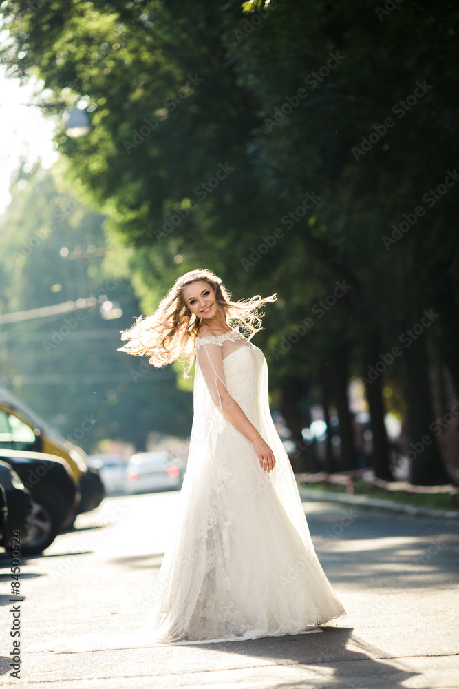 Obraz premium Beautiful bride posing