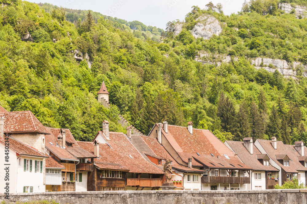 Saint-Ursanne, St-Ursanne, Stadt, historische Altstadt, Nepomuk, Steinbrücke, Doubs, Jura, Stadtmauer, Jurafelsen, Schweiz Saint-Ursanne, St-Ursanne, Stadt, historische Altstadt, Nepomuk, Steinbrücke, Doubs, Jura, Stadtmauer, Jurafelsen, Schweiz