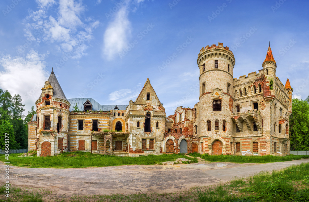 Naklejka premium Замок Храповицкого Castle Khrapovitsky