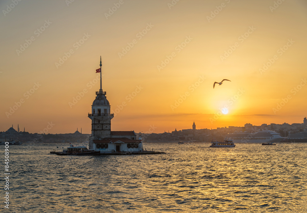 Maiden's Tower (Kiz Kulesi) at sunset. Istanbul, Turkey