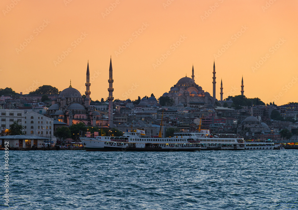 Fototapeta premium Sunset in Istanbul with Blue and New Mosques silhouettes, Turkey
