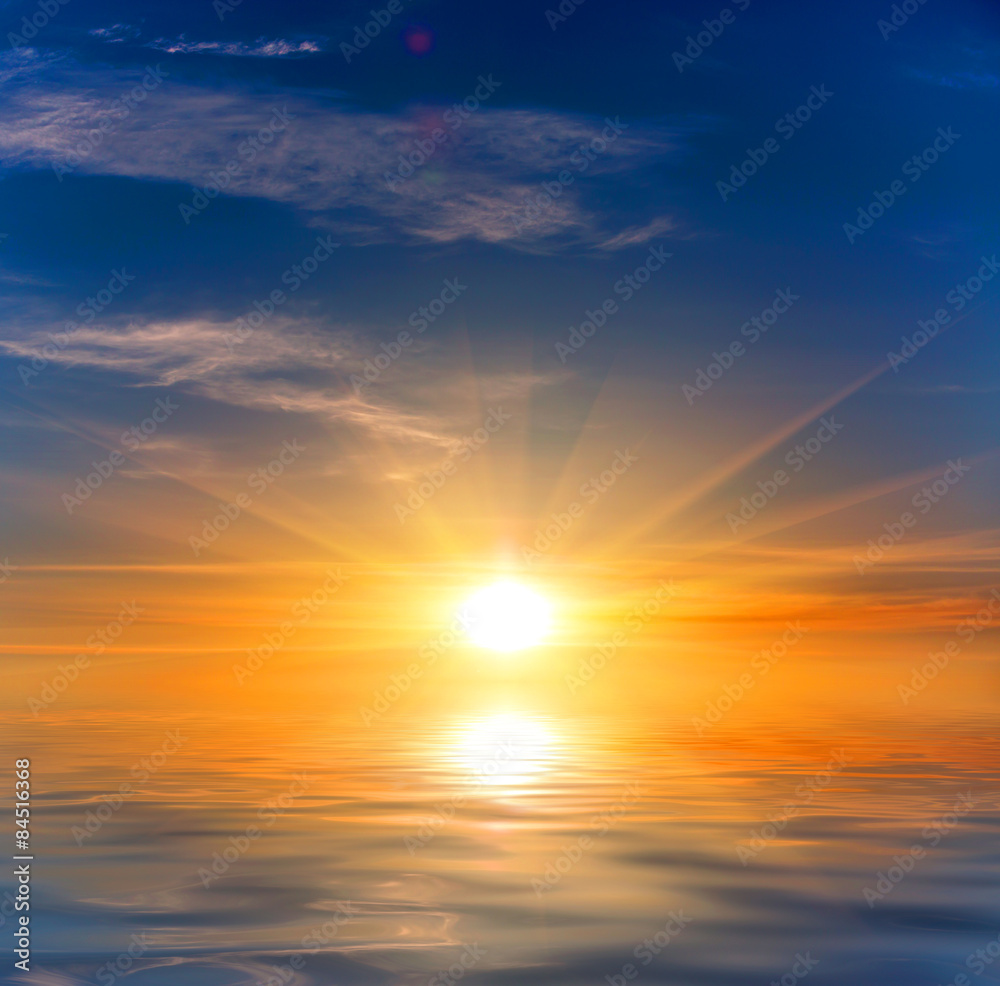 Obraz premium sunset over water surface