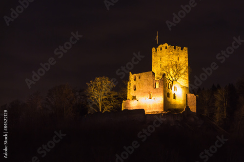 Kastelburg Waldkirch bei Nacht