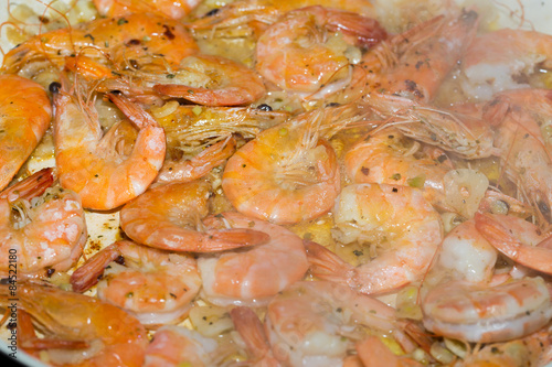 Fototapeta Naklejka Na Ścianę i Meble -  fresh gulf shrimps with garlic fried in olive oil
