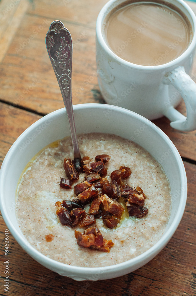 Oatmeal with dates and coffee