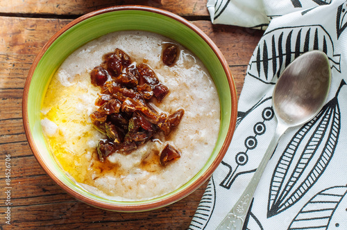 Oatmeal with butter and dates