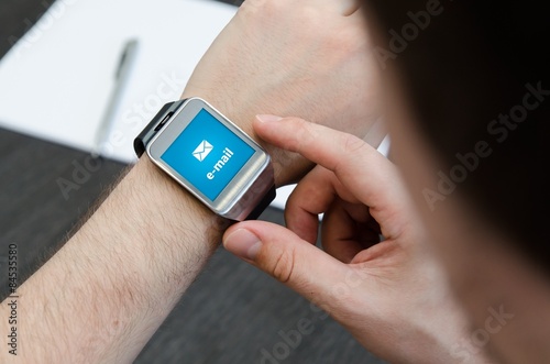 New e-mail notification on smart watch connected to smart phone