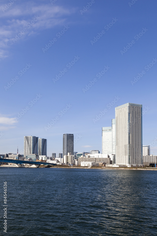 東京都市風景　豊洲から望む　晴海地区のタワーマンションと東京タワー