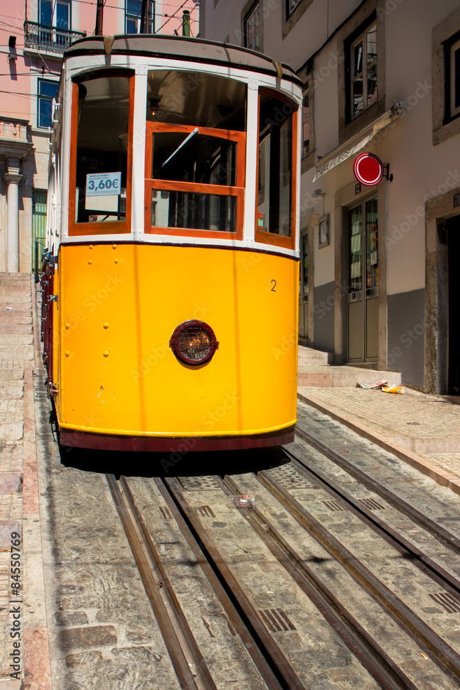 Lissabon historische Straßenbahn lisboa 