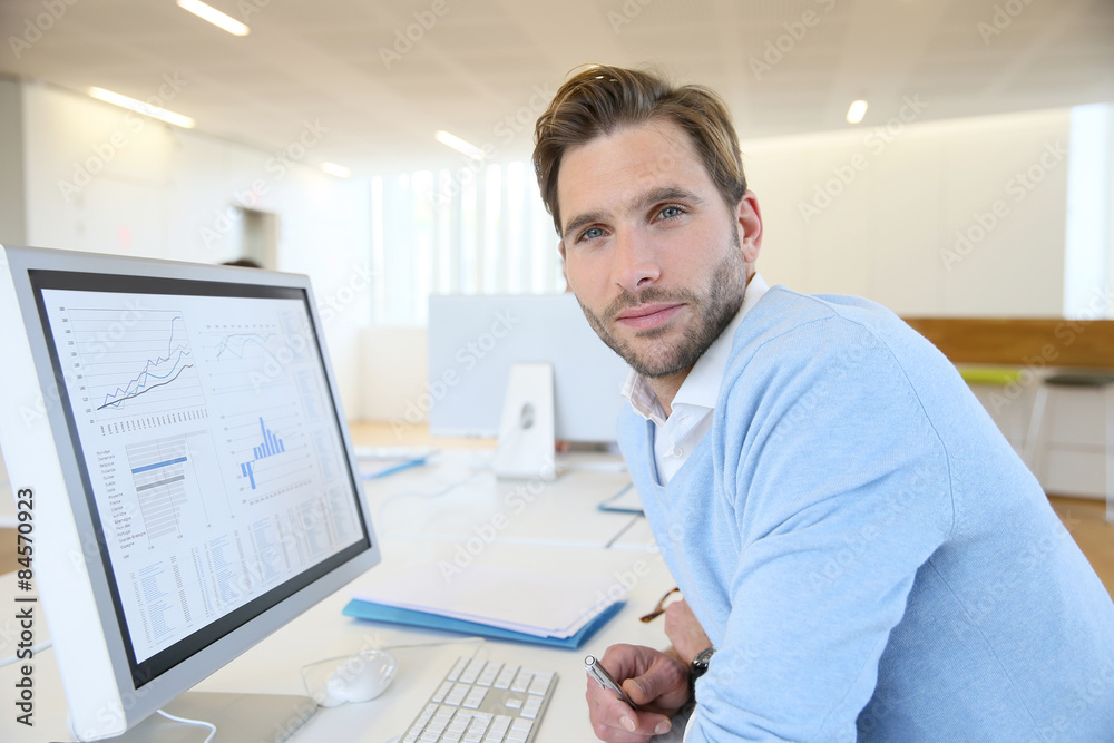 Fototapeta premium Portrait of businessman working on desktop computer