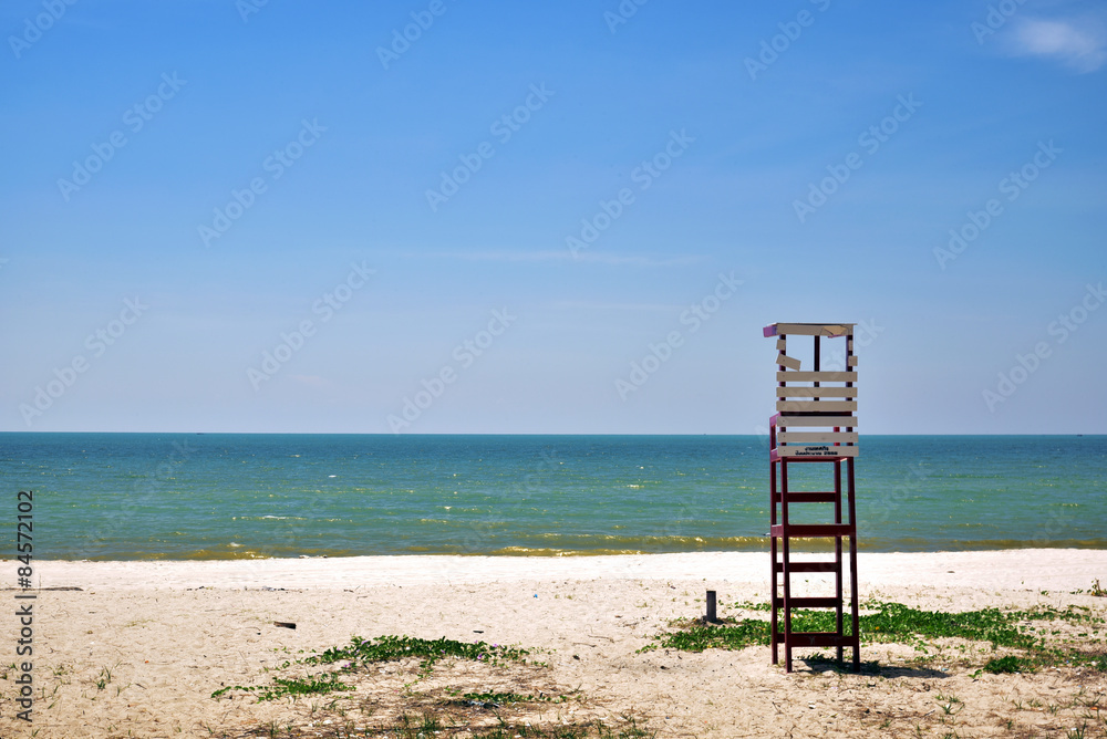 Stand on the beach in good weather  