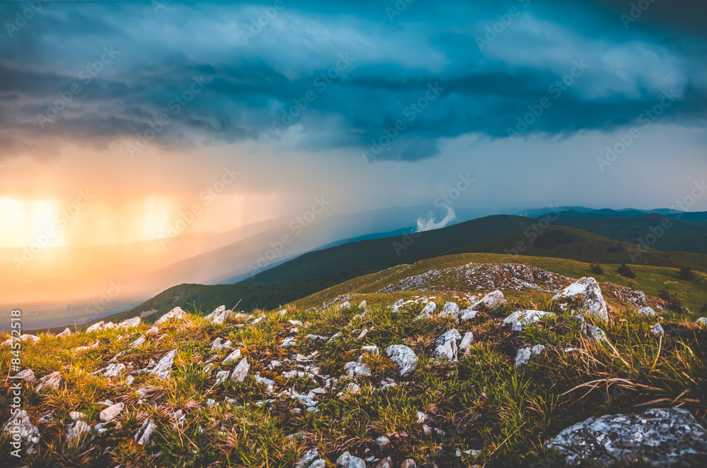 Obraz premium Rain in mountains