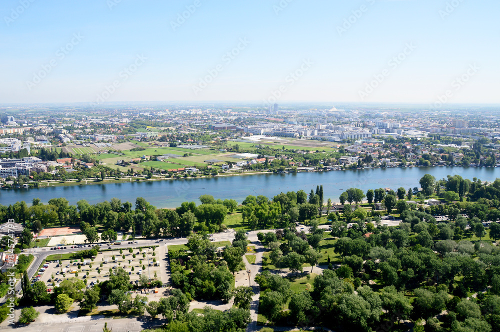 Blick über Wien mit Donaupark und Alte Donau Blick über Wien mit Donaupark und Alte Donau
