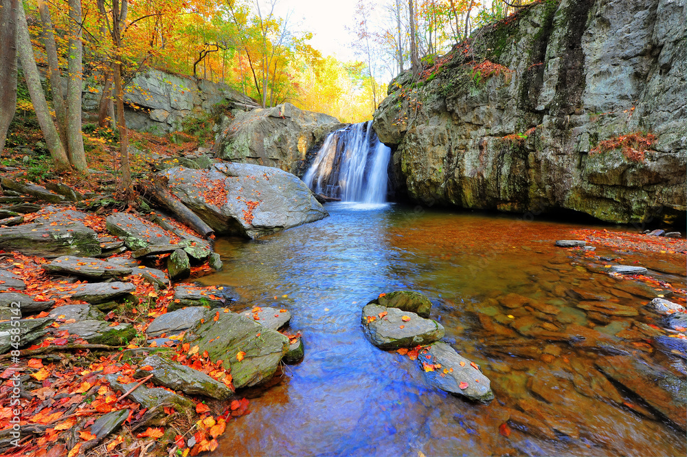 Fototapeta premium High Dynamic Range photo of Kilgore Falls in Maryland in Autumn