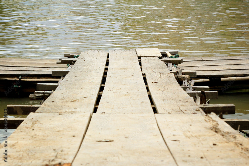 Obraz premium Wooden Bridge to the river
