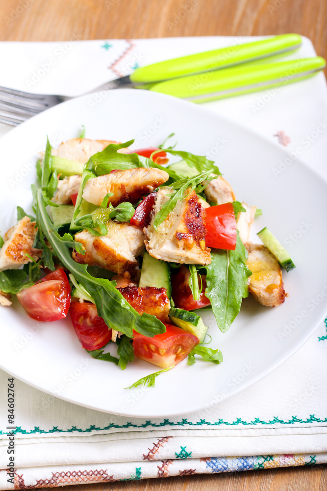 Chicken breast, rocket, cucumber and tomato salad Chicken breast, rocket, cucumber and tomato salad