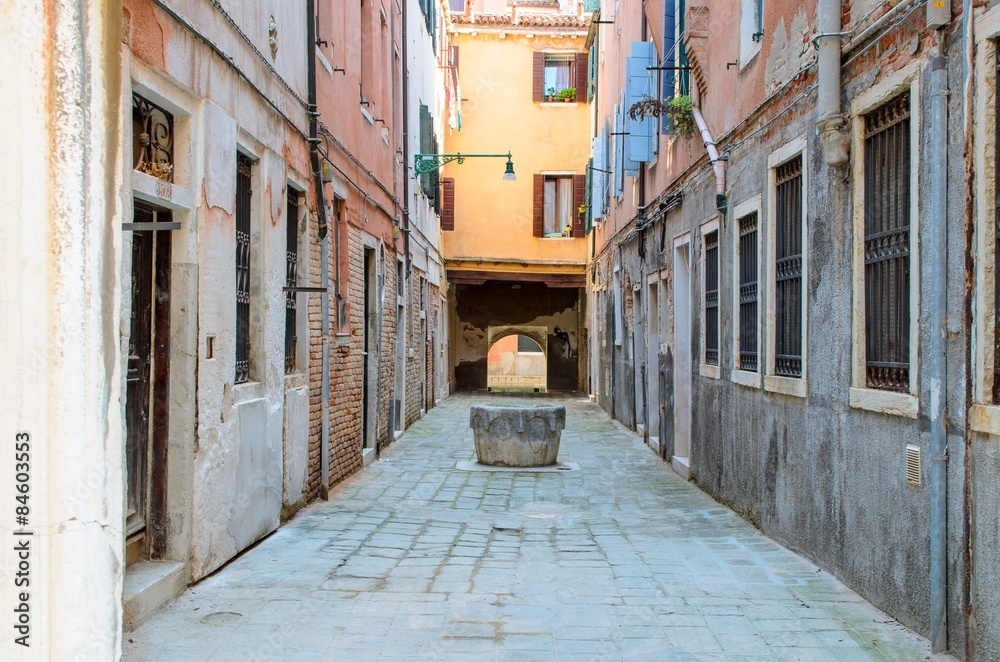 Fototapeta premium Typical well in calle alley, Venice, Italy