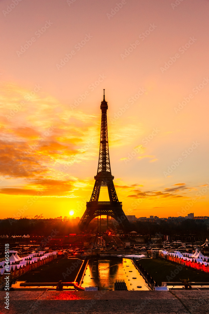 Eiffel tower at sunrise, Paris.