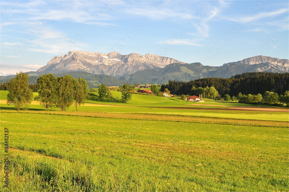 Luzerner Landschaft mit Berg Pilatus im Hintergrund