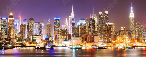  Manhattan skyline at night. © Javen
