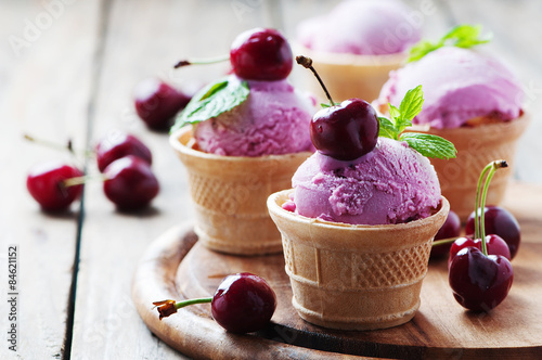 Fotografia, Obraz Cherry ice-cream with mint