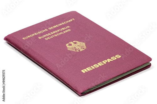 deutscher Reisepass isoliert auf weißem Hintergrund