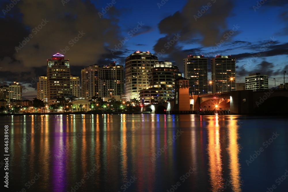 Obraz premium Colorful West Palm Beach skyline at night