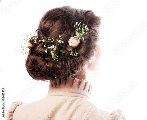 Fotografie back view of beautiful haircut with small flowers