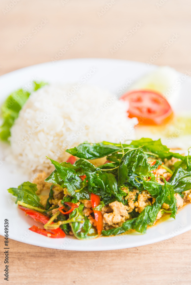 Spicy Fried basil leaf with chicken and rice Spicy Fried basil leaf with chicken and rice