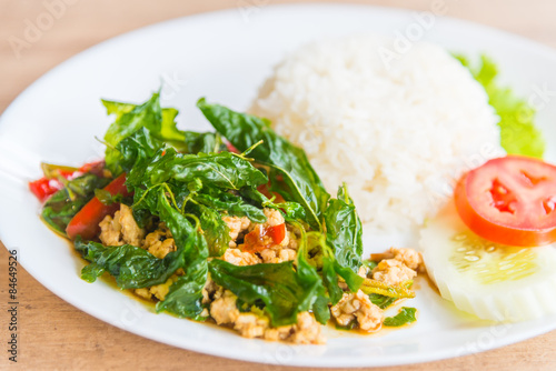 Spicy Fried basil leaf with chicken and rice
