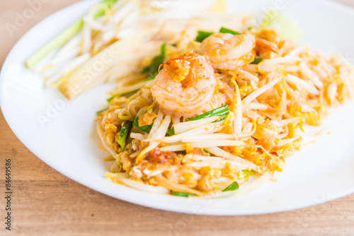 Fried thai noodles