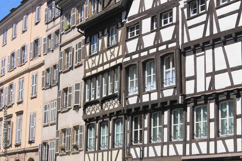 Façades d'immeubles en Alsace