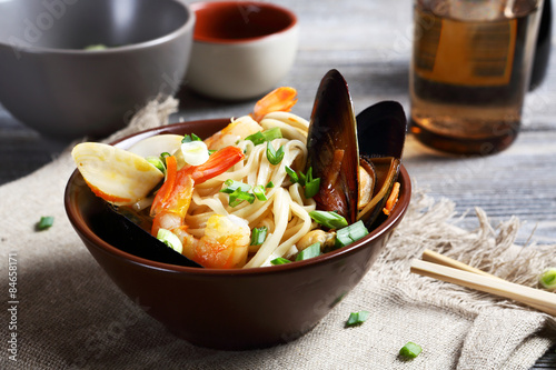 noodles with seafood