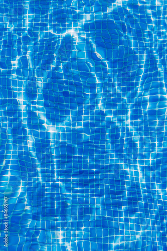 Swimming pool © OSORIOartist