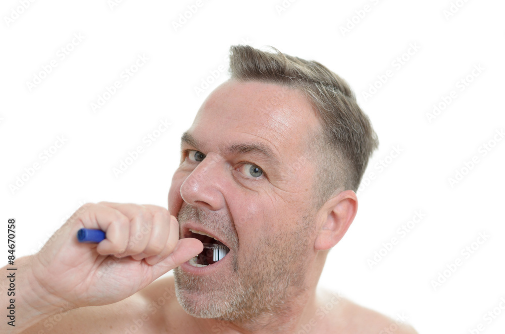 Obraz premium Mann putzt sich die Zähne