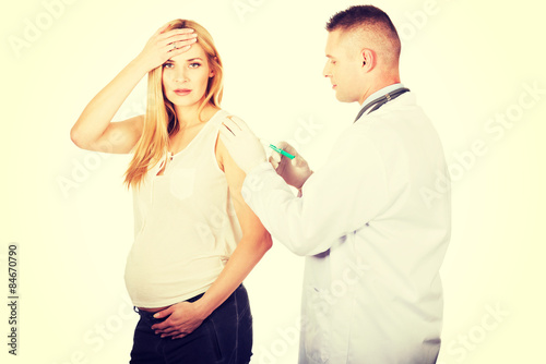 Pregnant woman getting vaccine