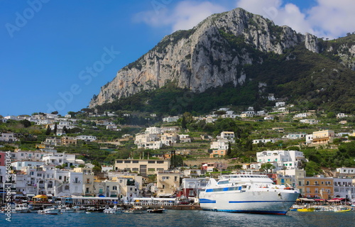 Hafen von Capri-II-Italien © dynamixx