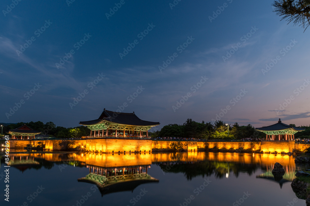 Obraz premium Anapji Pond at Sunset