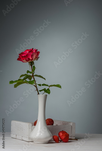 red rose in vase